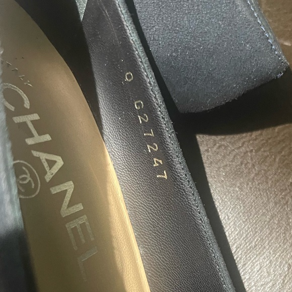 SOLD Chanel Suede Pumps with logo chain - Picture 9 of 10